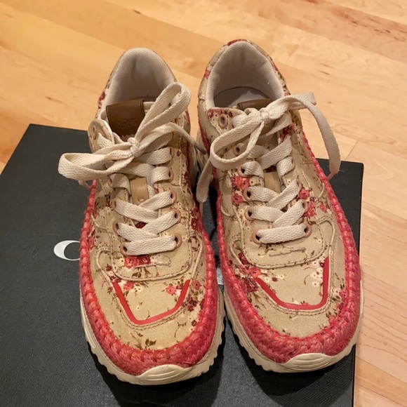 Shoes - Picture 3 of 7